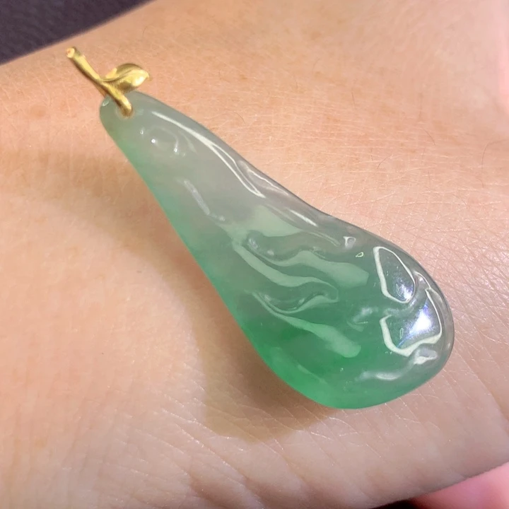 翡翠18K金镶嵌颈饰翡翠