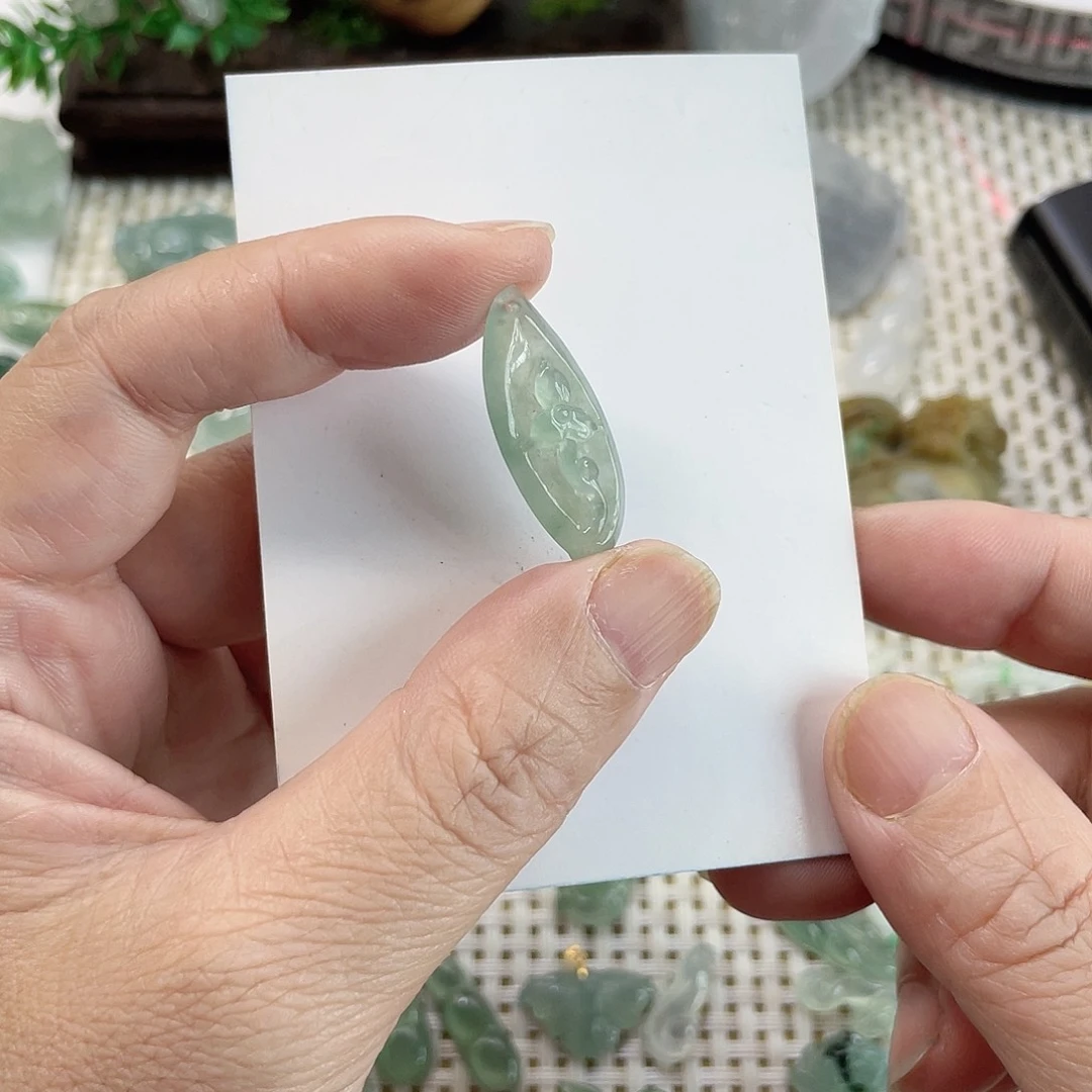 托***盖翡翠未镶嵌颈饰冰花