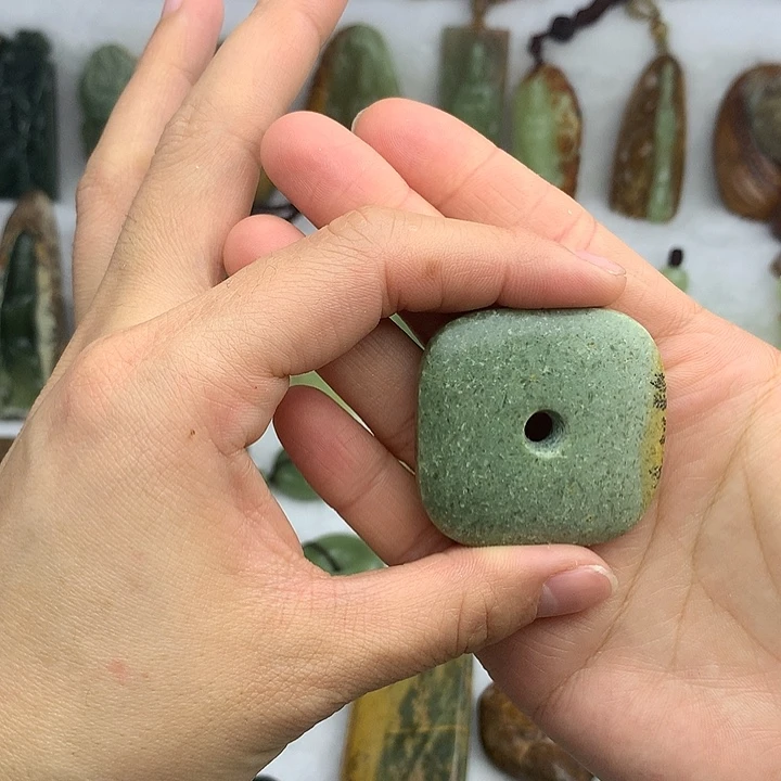 岫岩河磨玉（透闪石质玉）未镶嵌挂件