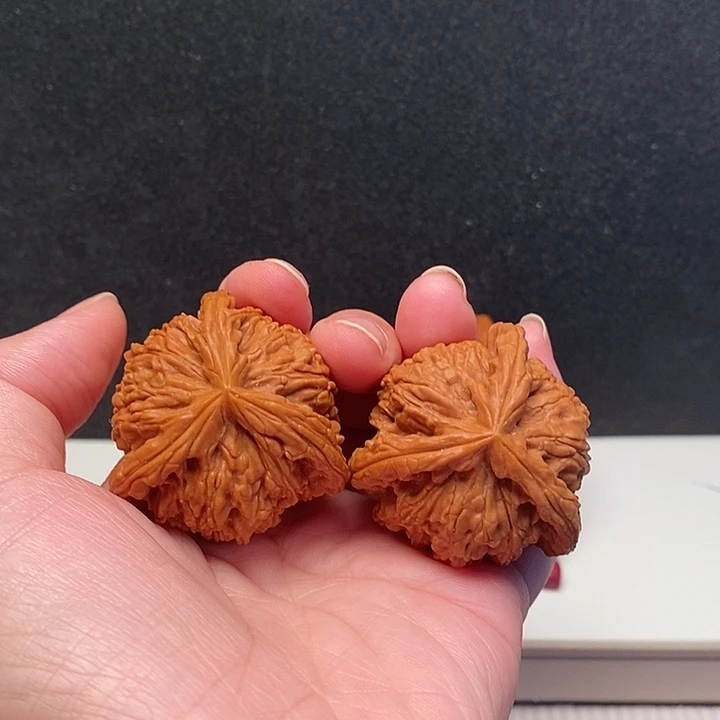 大***爸文玩核桃吊坠白奔