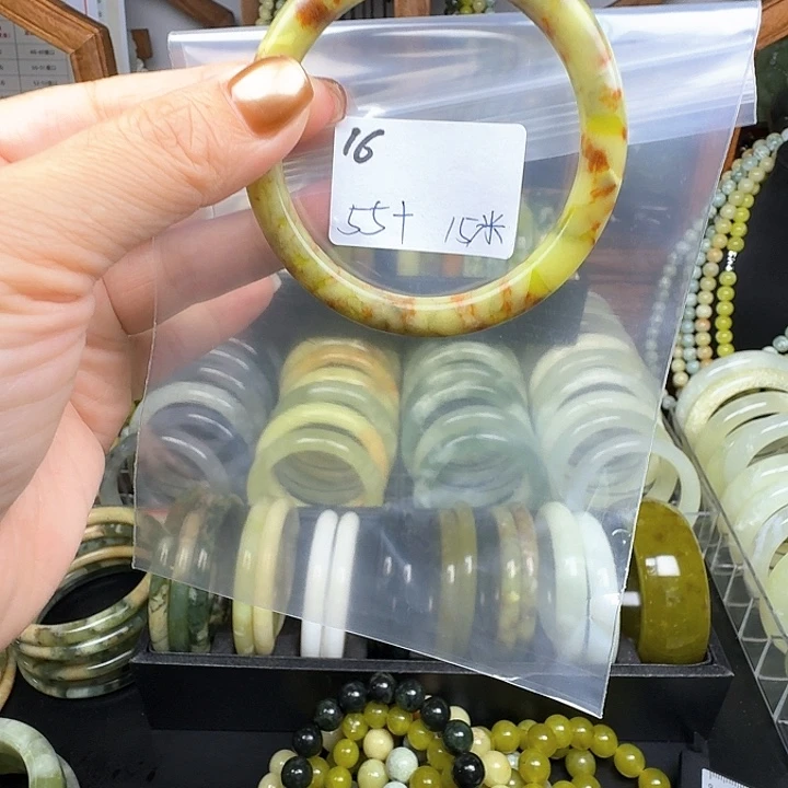 喜***洋未镶嵌蛇纹石玉手镯