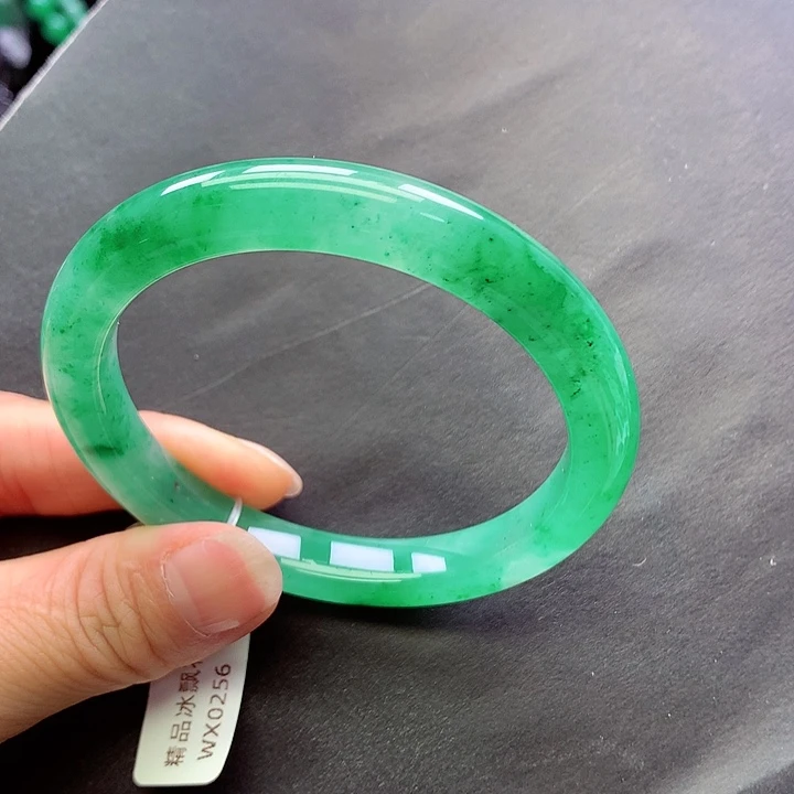 未镶嵌手镯石英质玉