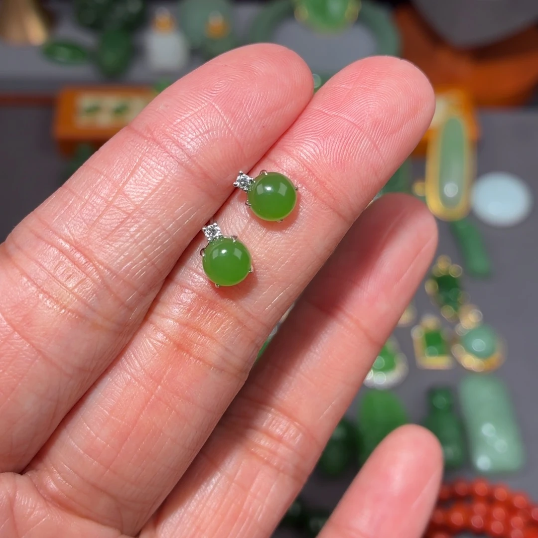 莲****和田玉18K金镶嵌颈饰