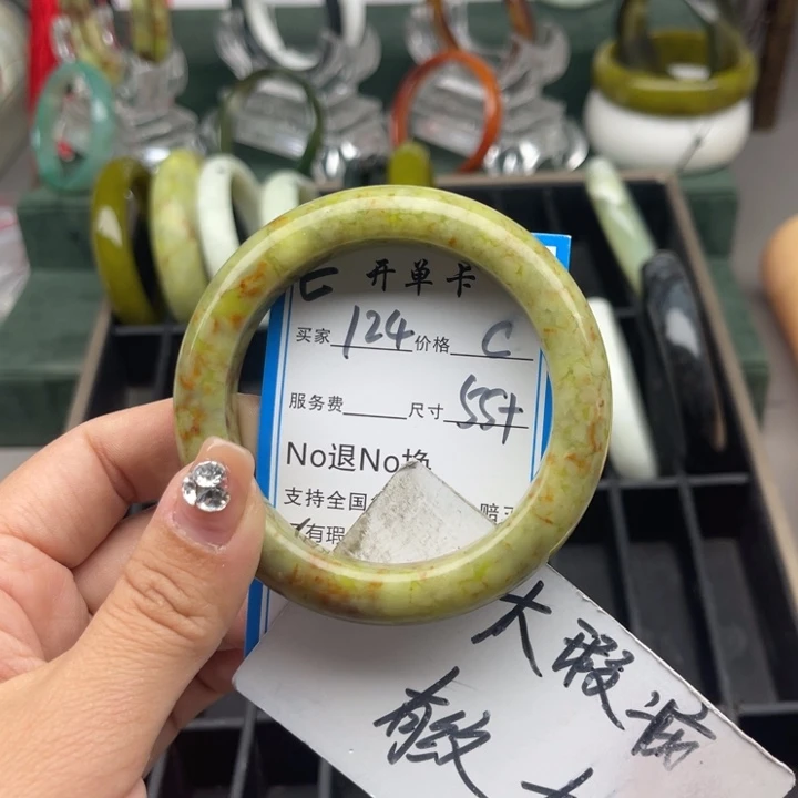蛇纹石玉未镶嵌手镯