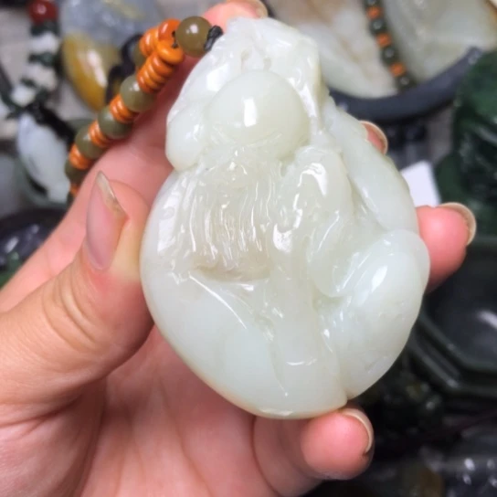 和田玉未镶嵌把件