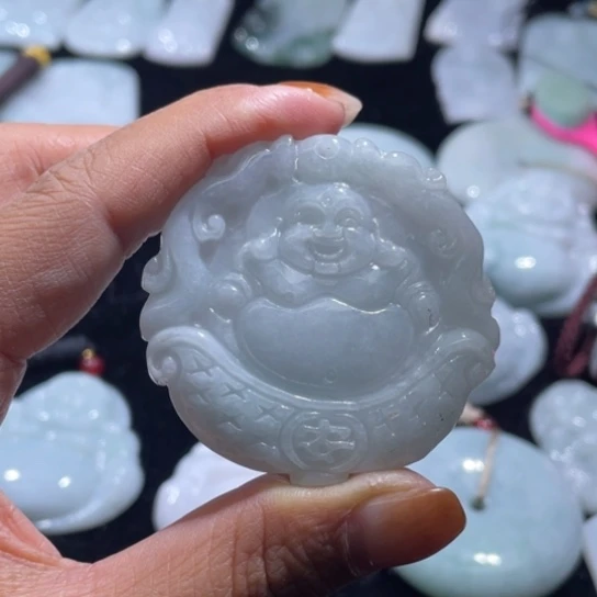 翡翠未镶嵌颈饰佛公