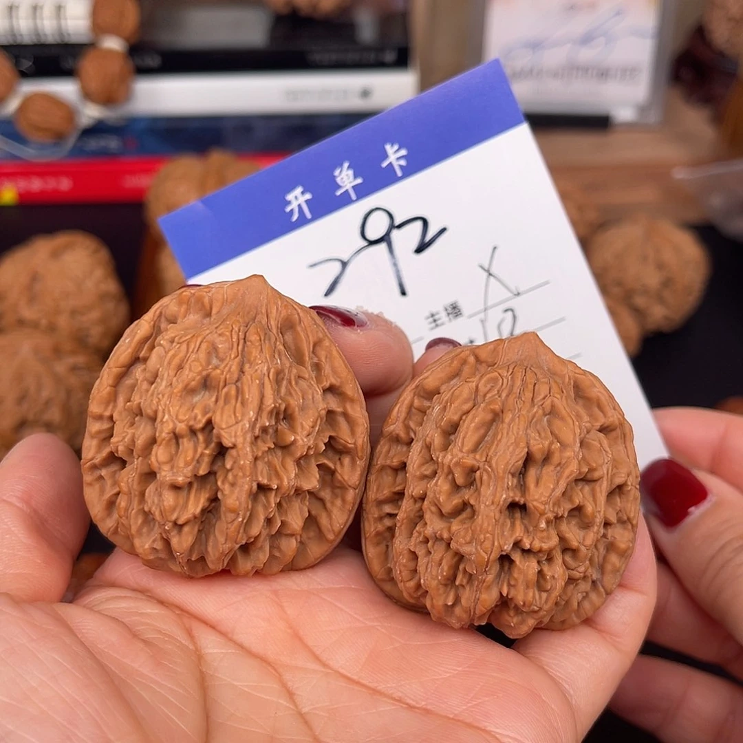 桃核吊坠麦虎43尺。 292