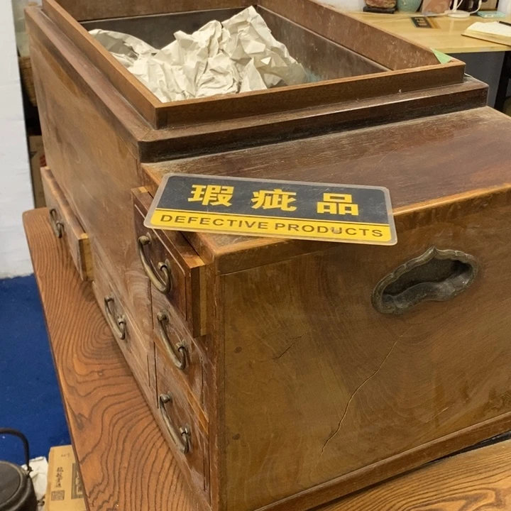 诸***机中古品有微瑕，谨慎入手