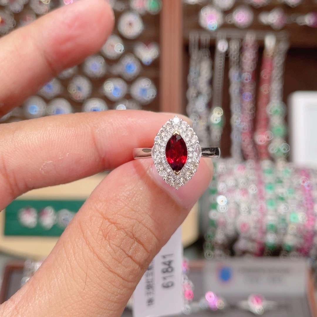 戒指红宝石18K金镶嵌0.75ct 无烧鸽血