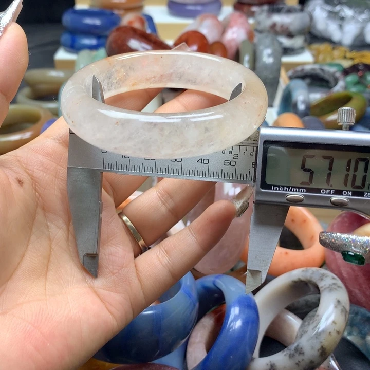 未镶嵌手镯石英质玉