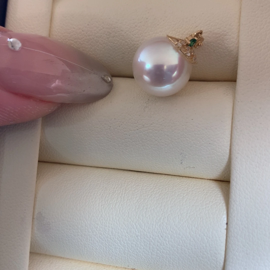 颈饰18K金镶嵌海水珍珠