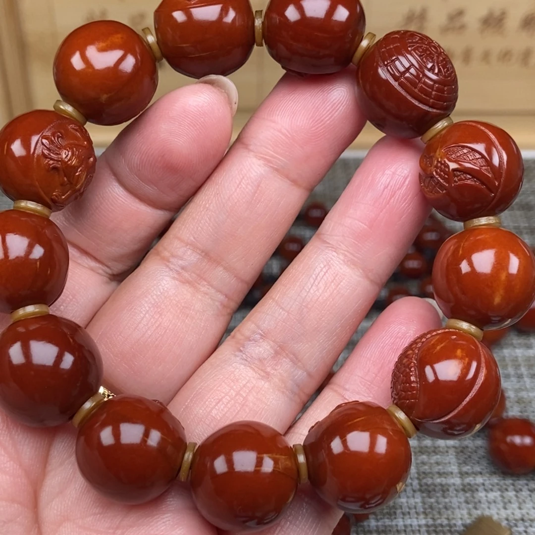 扬***帆吊坠橄榄核四象八卦