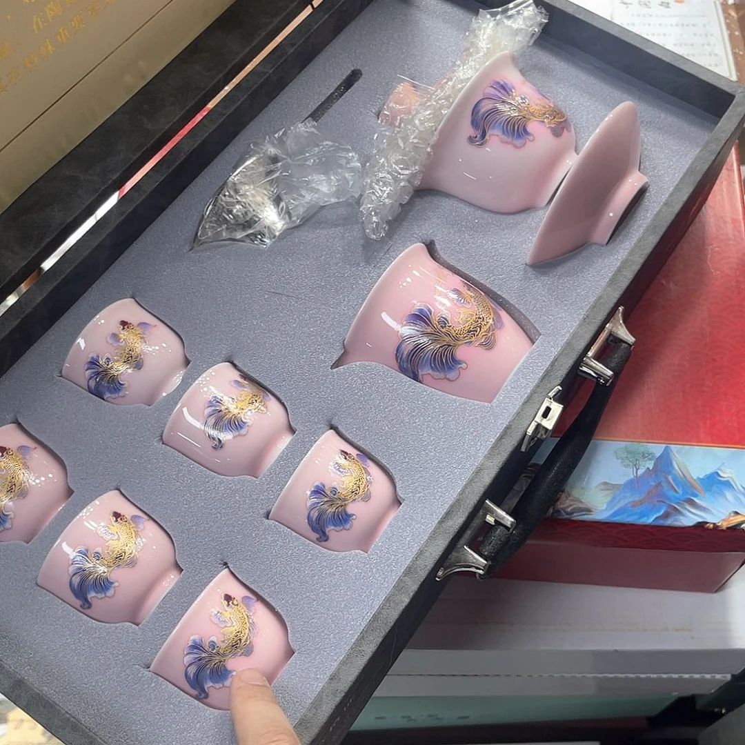 孤品茶具套装等。