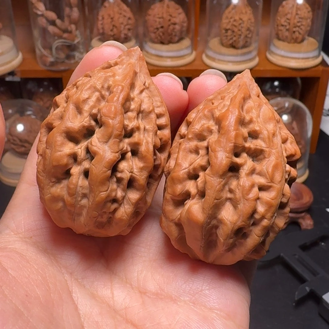 文玩核桃把件44克帝王龙