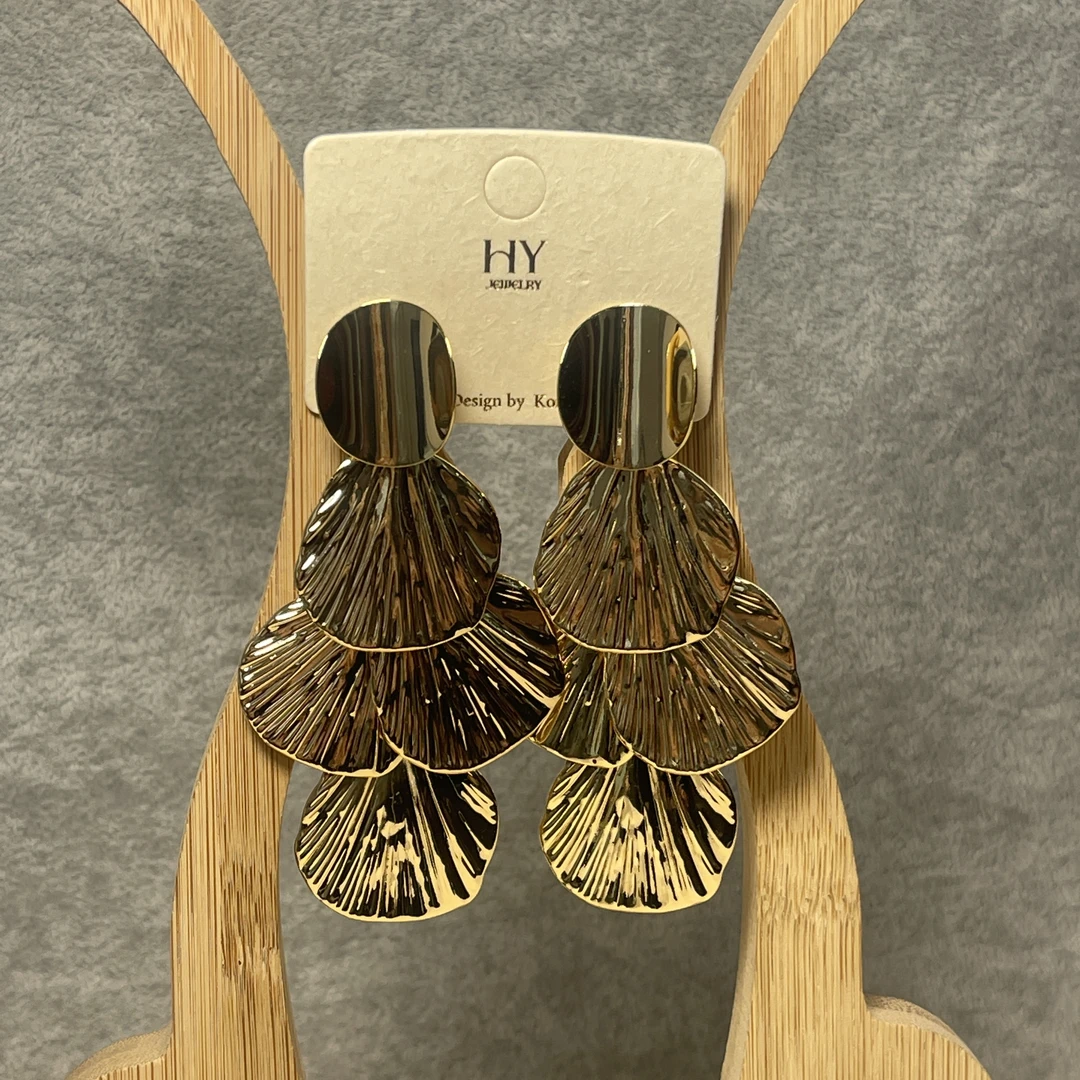 合金耳饰 金色法式贝壳耳钉绽瓣耳环度假风女轻奢高级感耳饰
