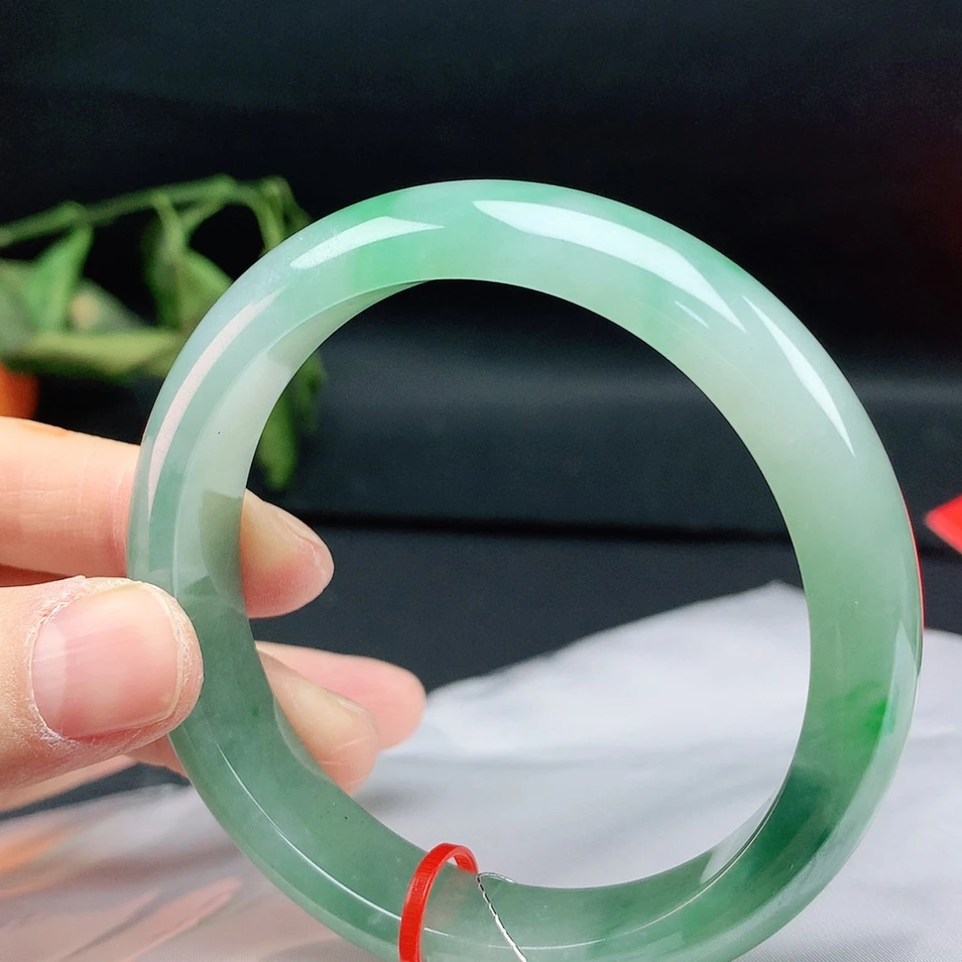 翡翠手镯未镶嵌58圈