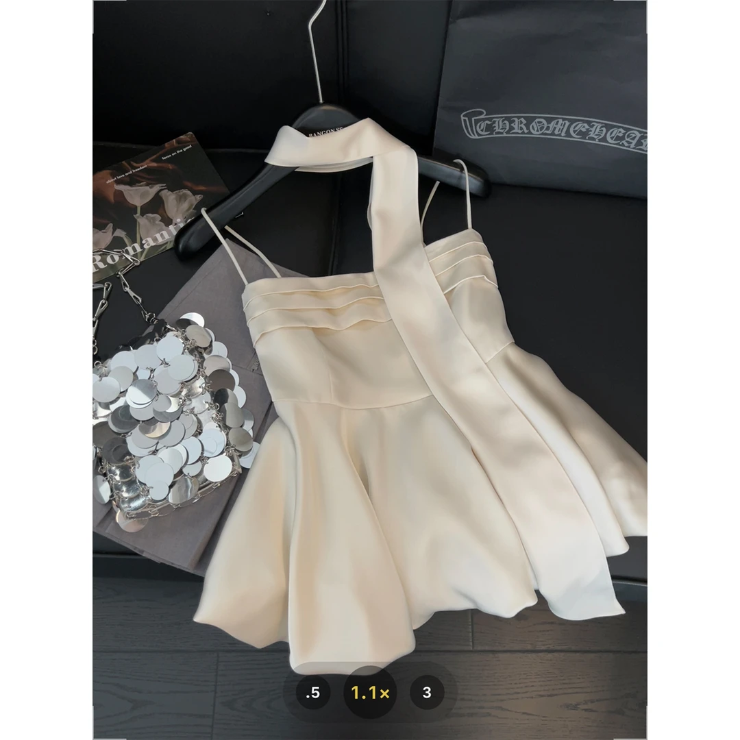 洋气显瘦缎面吊带背心女飘带挂脖压褶设计感甜辣风花苞抹胸上衣