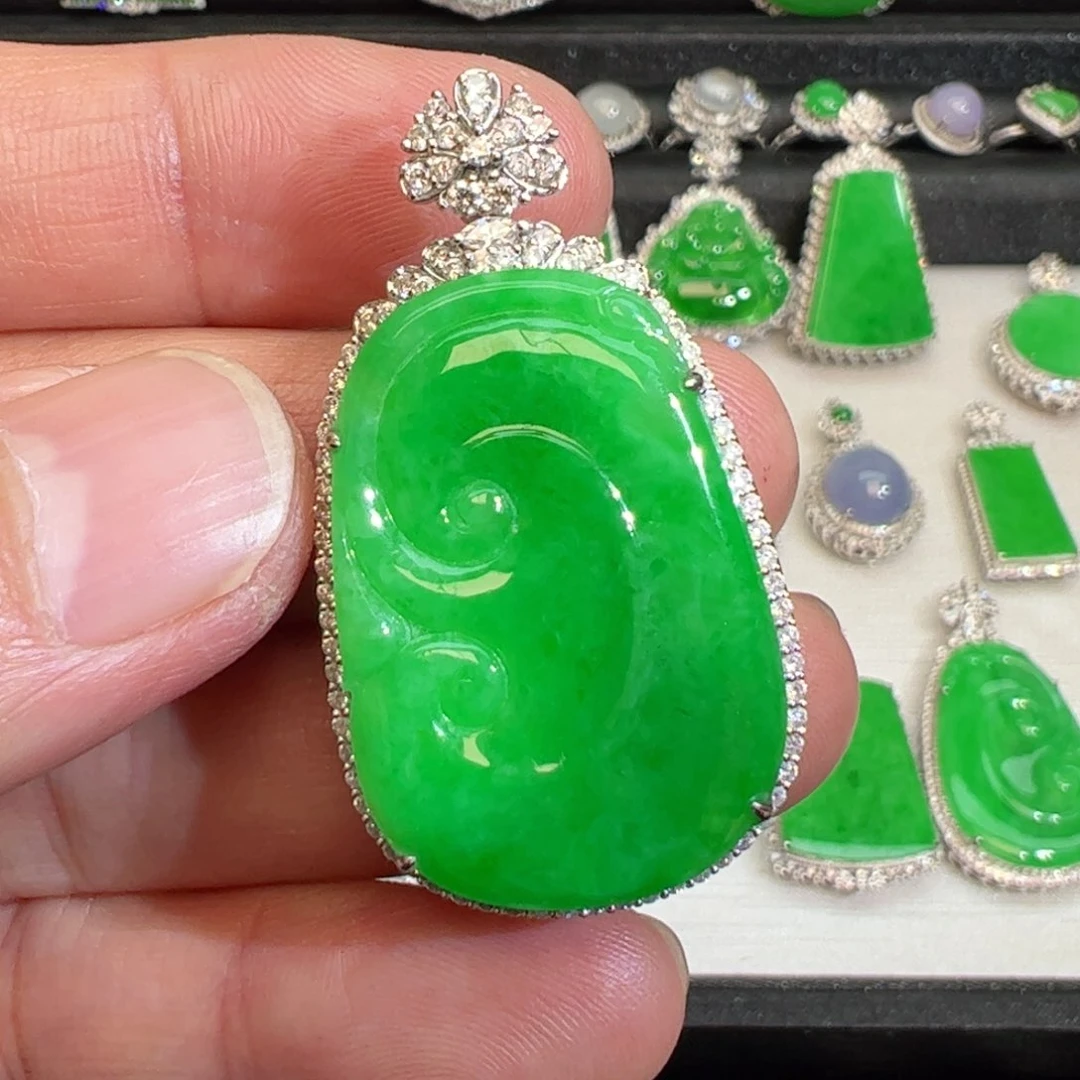 翡翠吊坠(不含链)18K金镶嵌