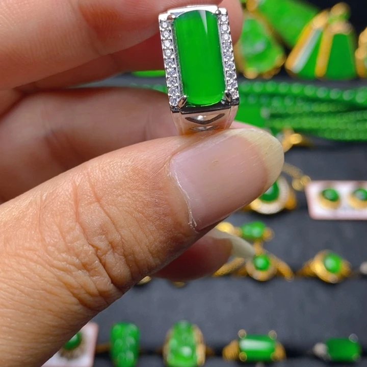 翡翠戒指未镶嵌鸿**头