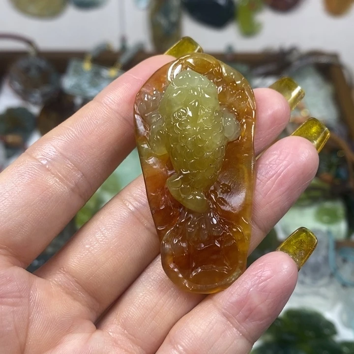 未镶嵌蛇纹石玉吊坠