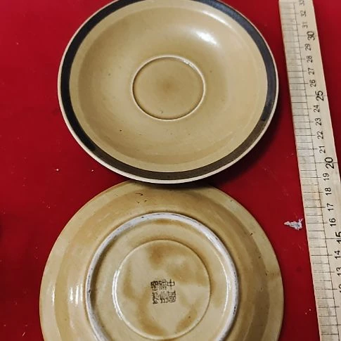 瓷片瓷片，各种摆件，均有瑕疵。沙锅！