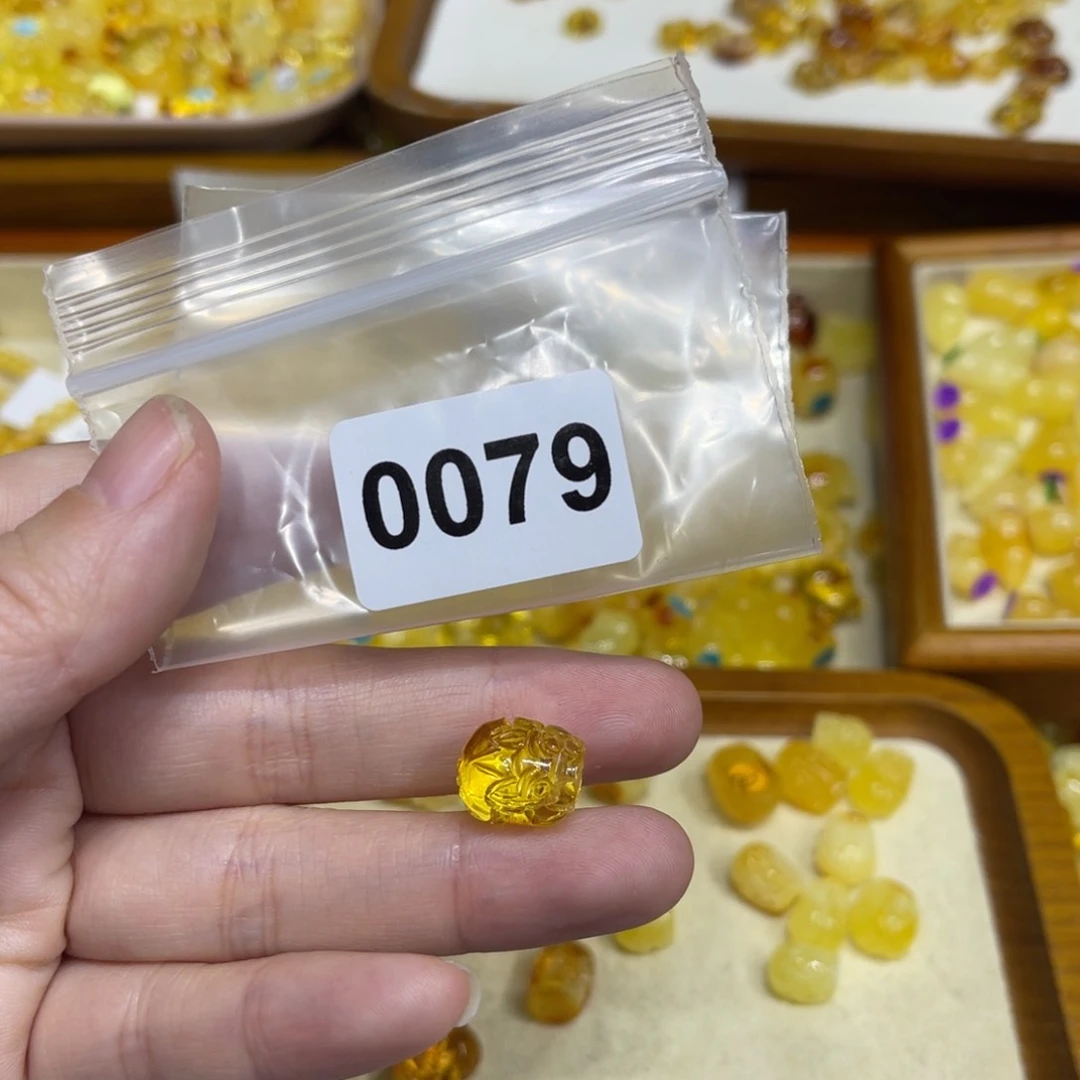 琥珀珠宝奇石未镶嵌