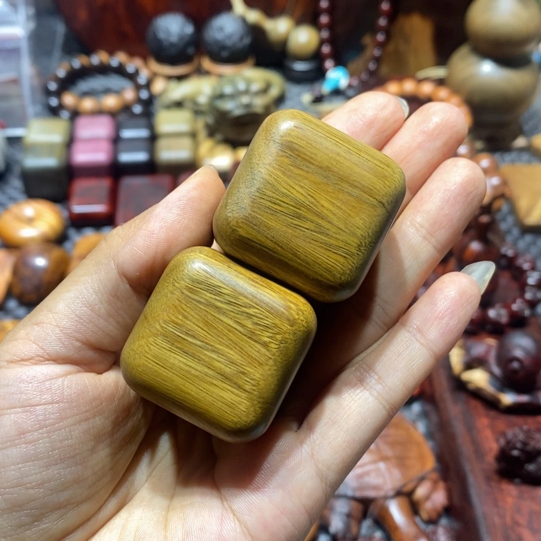 木米*绿檀木方块瑕疵