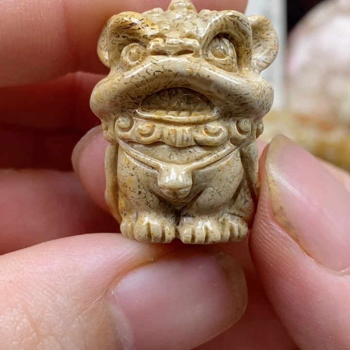 颈饰未镶嵌硅化珊瑚（珊瑚玉）小摆件