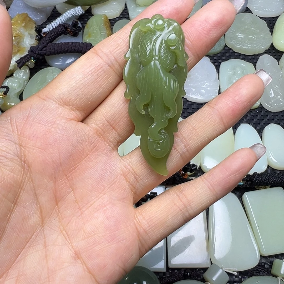 和田玉未镶嵌颈饰卡60