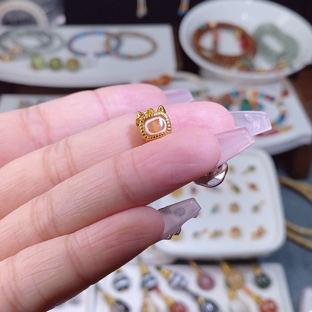 玛瑙/玉髓18K金镶嵌颈饰猫咪提溜