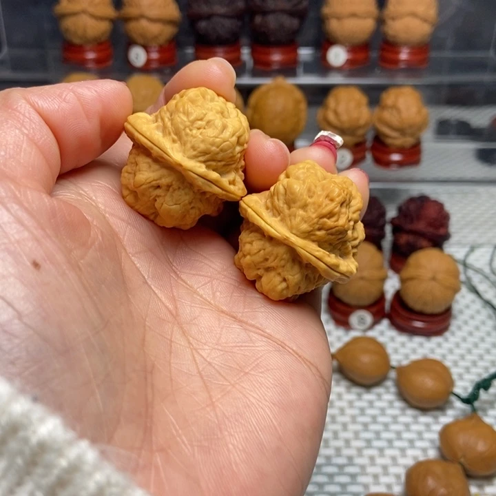 文玩核桃把件52血麒麟