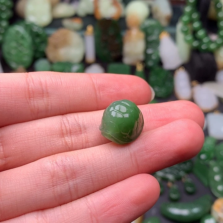 滢***虫颈饰未镶嵌和田玉