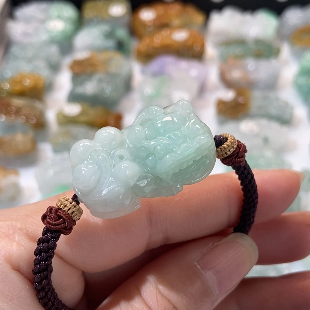 翡翠未镶嵌颈饰貔貅