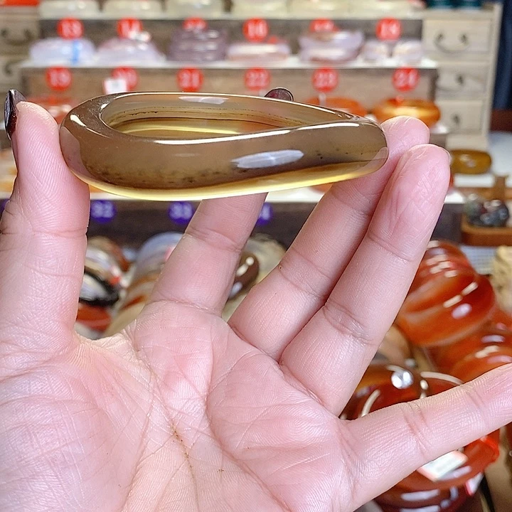 玛瑙/玉髓手镯未镶嵌阿****步