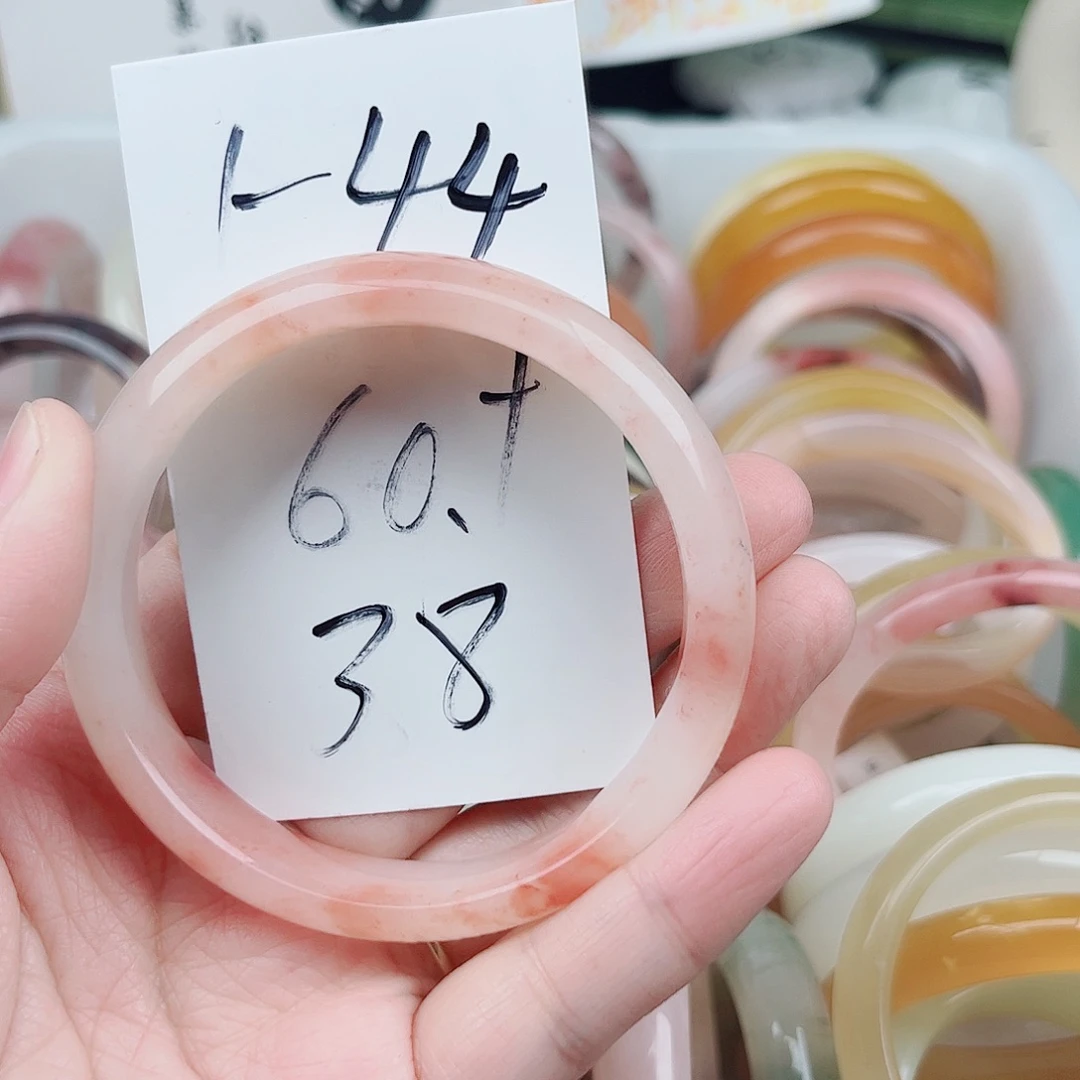 石英质玉未镶嵌手镯1.44