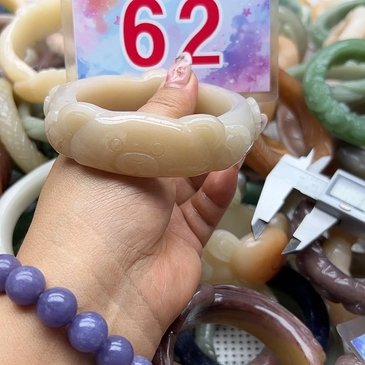 未镶嵌手镯石英岩玉