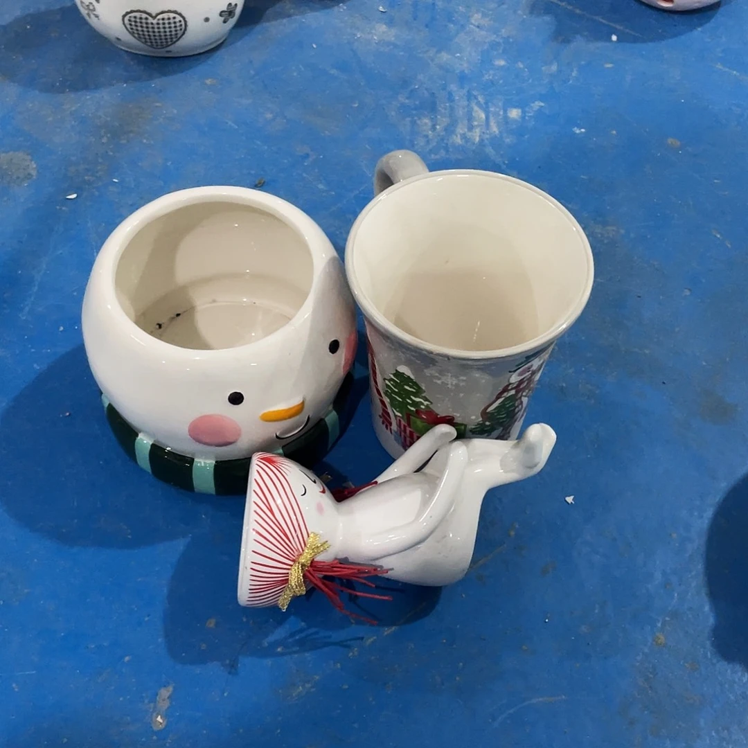 摆件小****  磕碰。封釉 裂。