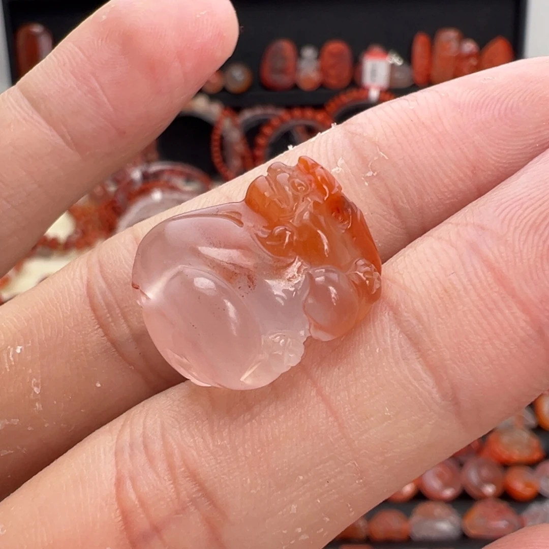 南红玛瑙未镶嵌颈饰貔貅