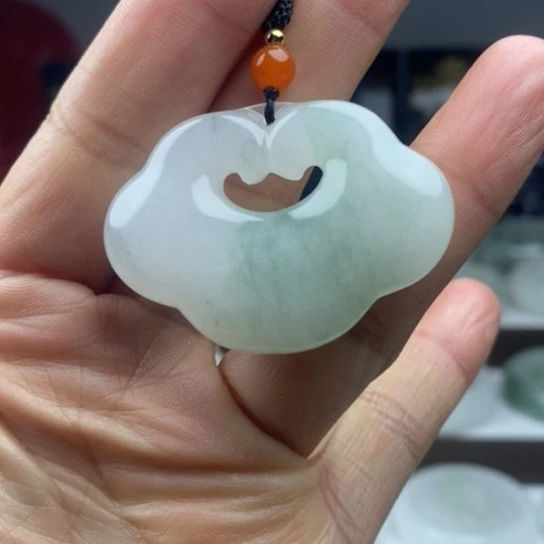 石英质玉（金丝玉）颈饰未镶嵌龙*兰