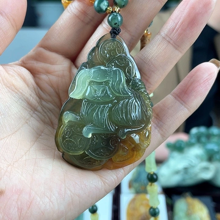 蛇纹石玉颈饰未镶嵌