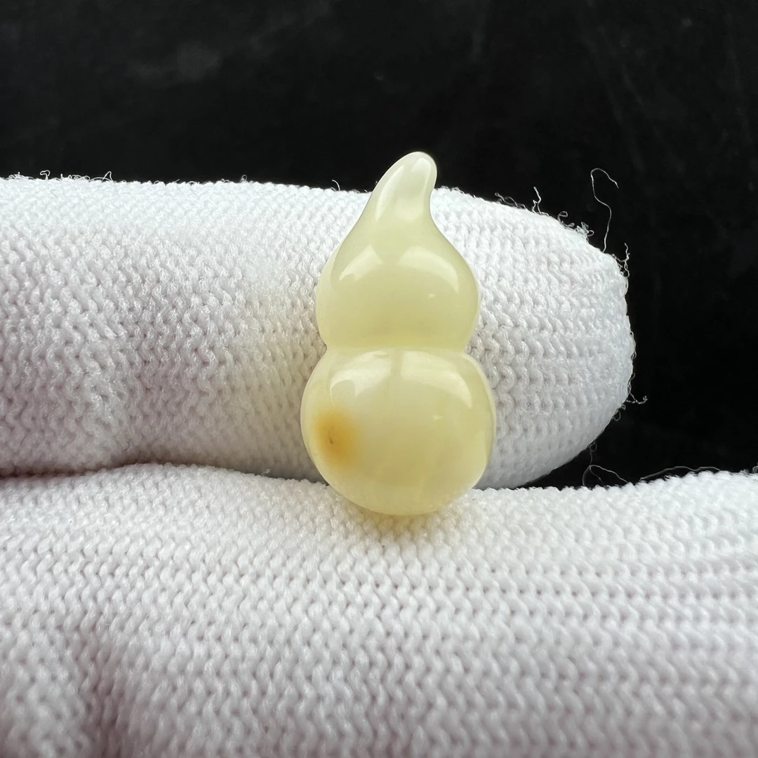 Y5261天然原矿蜜蜡 葫芦9.9*18.6mm支持复检假一罚十