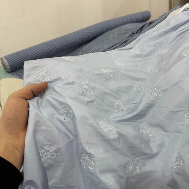 65  三合一可充绒羽绒服面料4米价绣小金鱼还有七彩人鱼姬亮片
