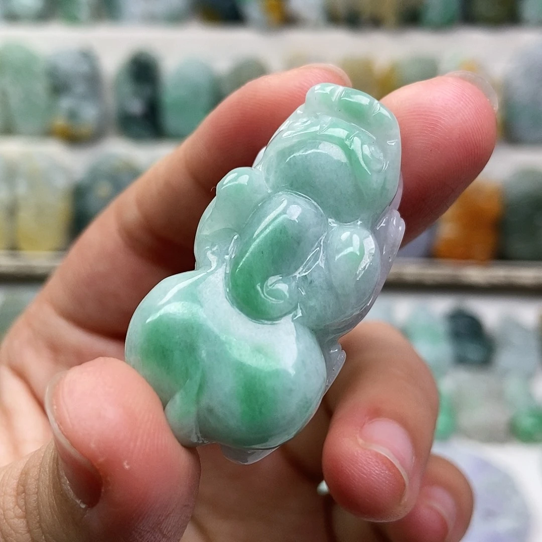 翡翠未镶嵌吊坠(赠链)