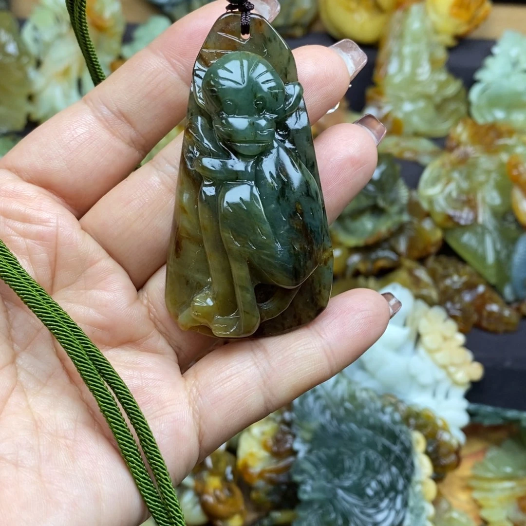 蛇纹石玉颈饰未镶嵌