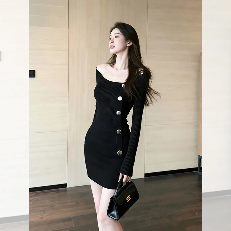 高贵档次气质黑色包臀裙子秋冬款漂亮出片衣服女装露肩针织连衣裙