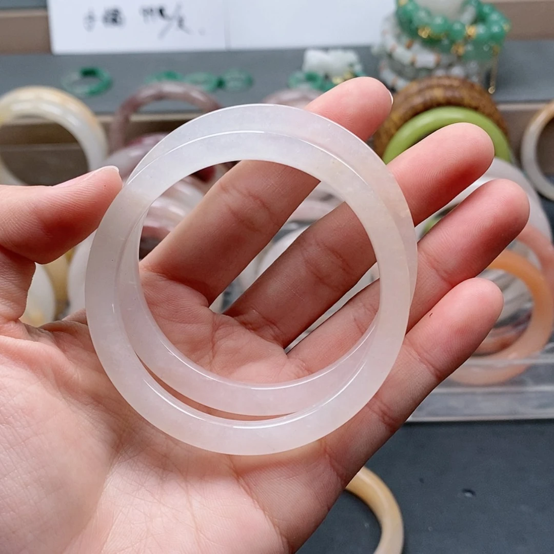 【闪购商品】石英质玉手镯未镶嵌梅**F