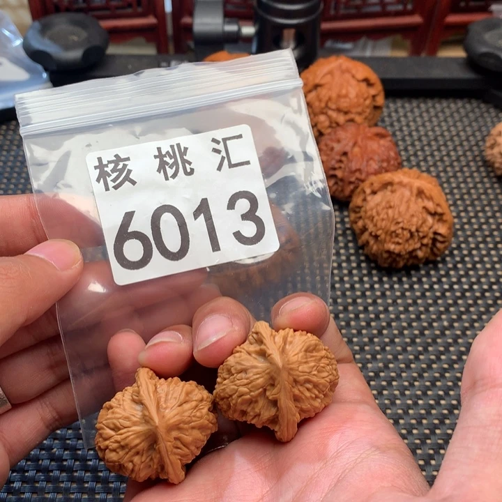 文玩核桃吊坠玖月