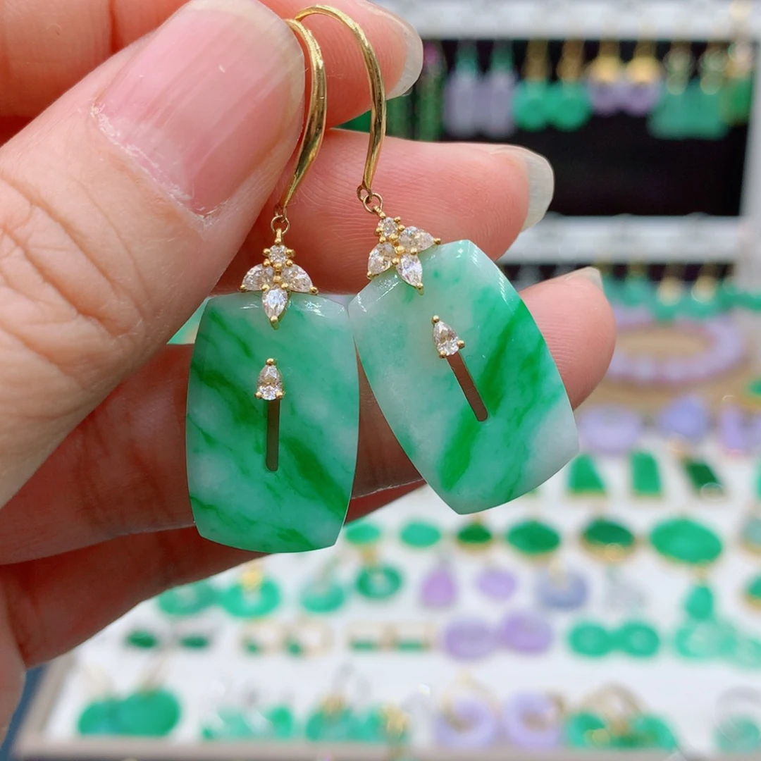 翡翠18K金镶嵌耳饰的