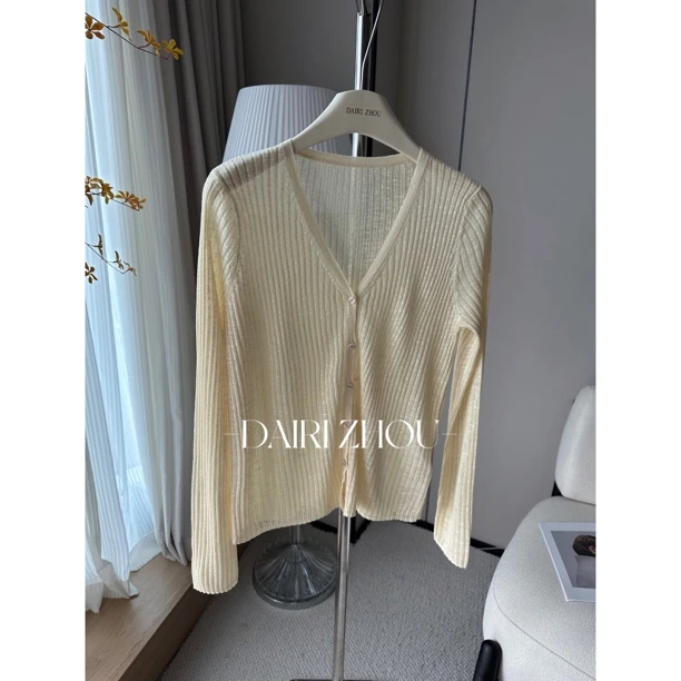 DAIRI  ZHOU▪️夜晚的雪花   V领长袖单排扣针织开衫防晒显瘦百搭