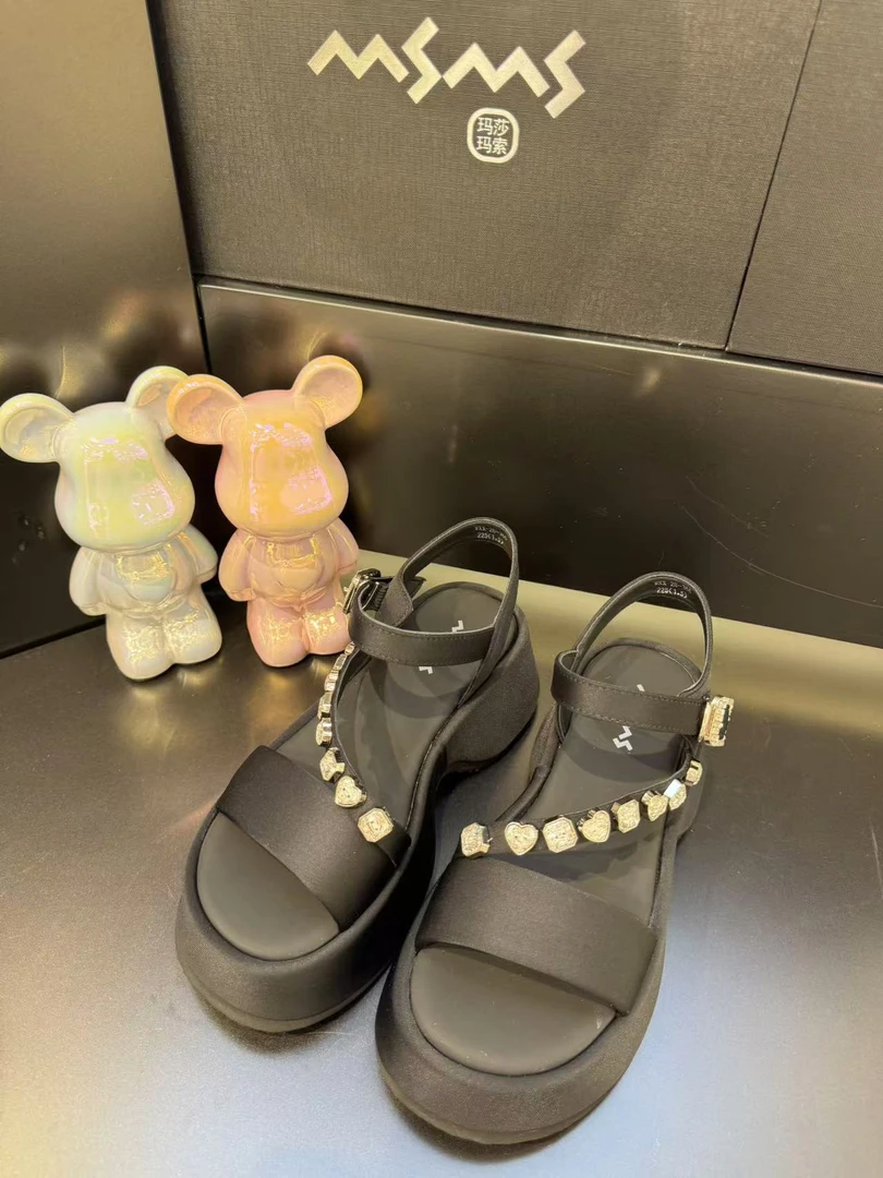 【玛莎玛索】28-366夏季新款时尚坡跟钉钻罗马风格厚底时装凉鞋